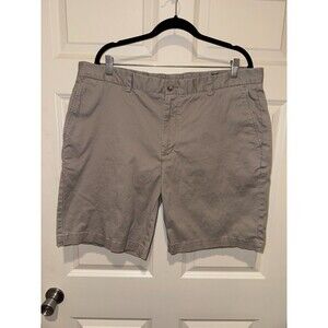 Vineyard Vines Khaki Breaker Shorts 9" Inseam Size 40 EUC Preppy Coastal Chino